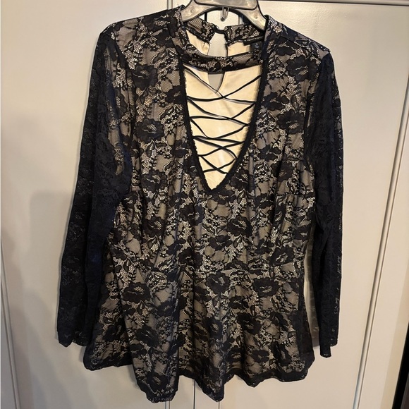 Torrid peplum lace blouse sz 0 - Picture 2 of 5